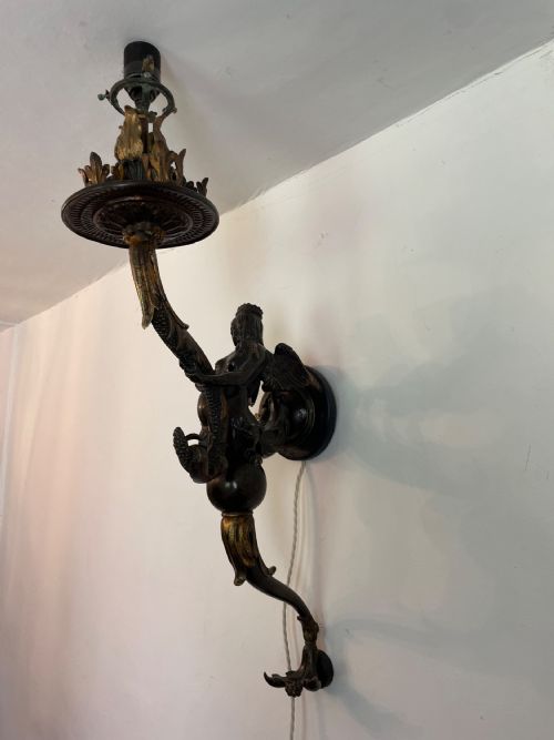 A LARGE 19TH CENTURY BRONZE PARCEL GILT FIGURAL WALL LIGHT - ADDITIONAL PHOTO 19