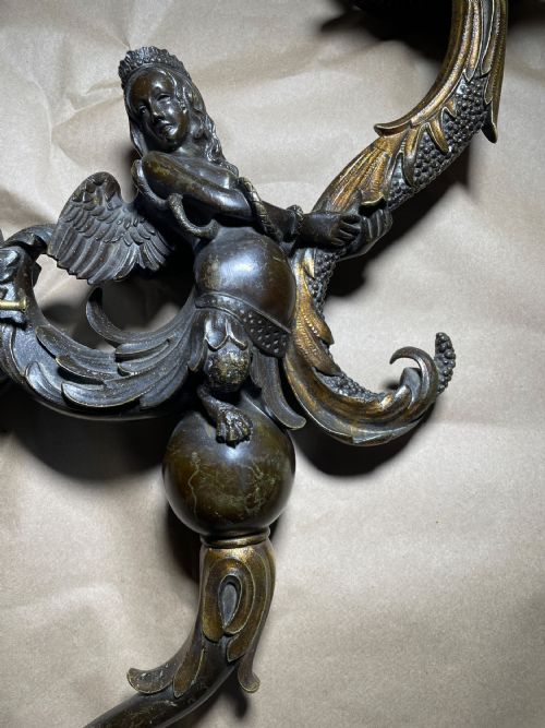 A LARGE 19TH CENTURY BRONZE PARCEL GILT FIGURAL WALL LIGHT - ADDITIONAL PHOTO 11