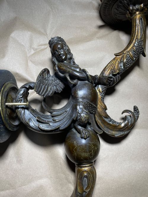 A LARGE 19TH CENTURY BRONZE PARCEL GILT FIGURAL WALL LIGHT - ADDITIONAL PHOTO 15