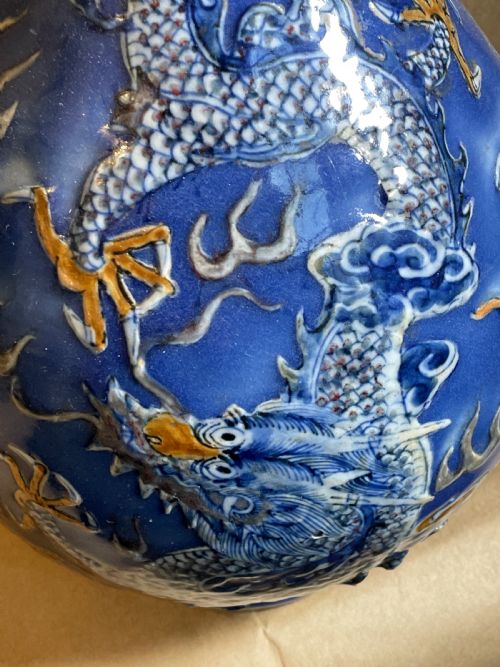 19TH C CHINESE BOTTLE VASE DECORATED WITH DRAGONS - ADDITIONAL PHOTO 7