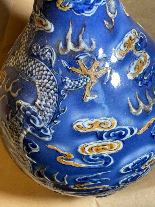 19TH C CHINESE BOTTLE VASE DECORATED WITH DRAGONS - ADDITIONAL PHOTO 12