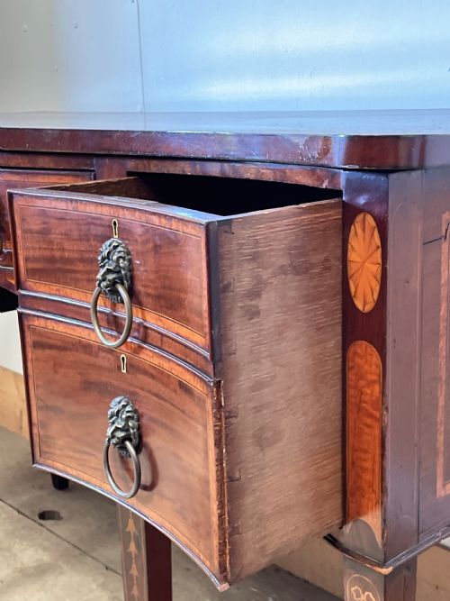 A GEORGE III MAHOGANY SERPENTINE FRONTED SIDEBOARD - ADDITIONAL PHOTO 3
