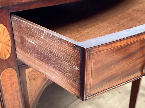 A GEORGE III MAHOGANY SERPENTINE FRONTED SIDEBOARD - ADDITIONAL PHOTO 5