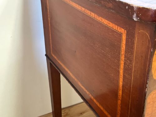 A GEORGE III MAHOGANY SERPENTINE FRONTED SIDEBOARD - ADDITIONAL PHOTO 6
