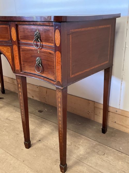 A GEORGE III MAHOGANY SERPENTINE FRONTED SIDEBOARD - ADDITIONAL PHOTO 2