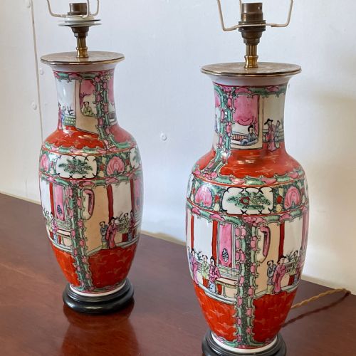 DECORATIVE PAIR OF CHINESE FAMILLE ROSE LAMPS C 1930 - ADDITIONAL PHOTO 1