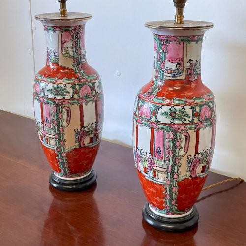 DECORATIVE PAIR OF CHINESE FAMILLE ROSE LAMPS C 1930 - ADDITIONAL PHOTO 2