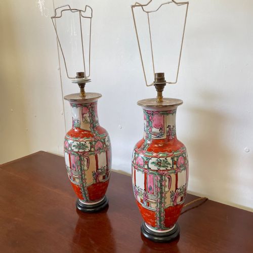 DECORATIVE PAIR OF CHINESE FAMILLE ROSE LAMPS C 1930 - ADDITIONAL PHOTO 4