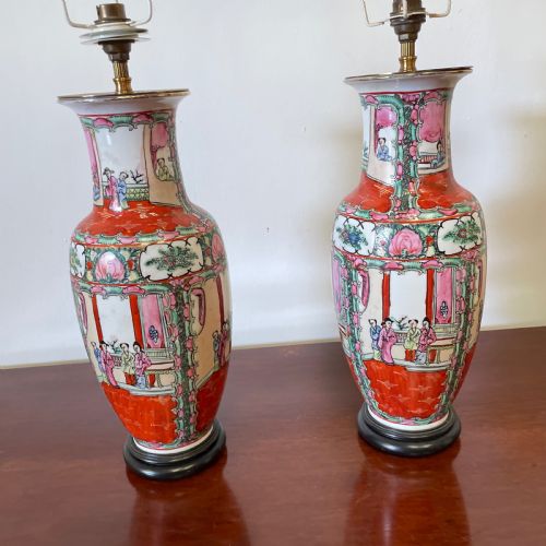 DECORATIVE PAIR OF CHINESE FAMILLE ROSE LAMPS C 1930 - ADDITIONAL PHOTO 6