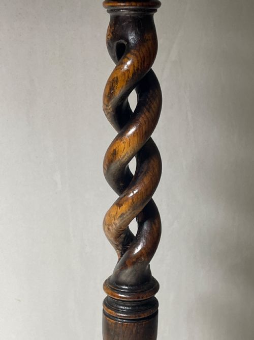 17TH STYLE OAK CANDLE STAND - ADDITIONAL PHOTO 4