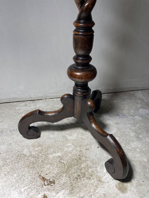 17TH STYLE OAK CANDLE STAND - ADDITIONAL PHOTO 5