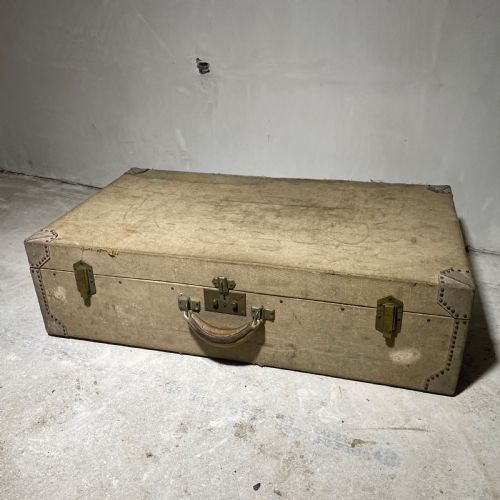 AN ART DECO HERMES SUITCASE DATING FROM THE 1920S - ADDITIONAL PHOTO 1