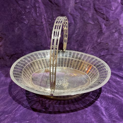 SUPERB GEORGE III PIERCED SILVER BASKET BY PHILIP FREEMAN LONDON 1779 - ADDITIONAL PHOTO 2