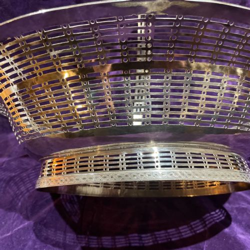 SUPERB GEORGE III PIERCED SILVER BASKET BY PHILIP FREEMAN LONDON 1779 - ADDITIONAL PHOTO 9