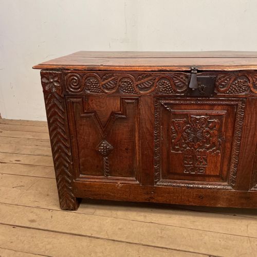 WILLIAM MARY OAK COFFER - ADDITIONAL PHOTO 4