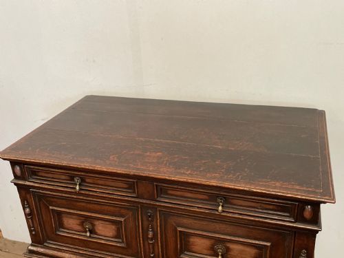 A LATE 17TH CENTRURY OAK CHEST DATING FROM THE CHARLES II PERIOD - ADDITIONAL PHOTO 3