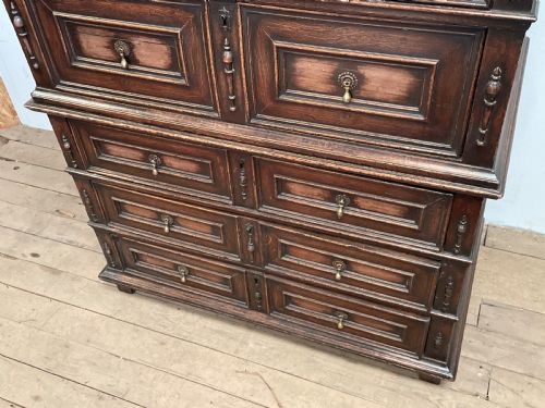 A LATE 17TH CENTRURY OAK CHEST DATING FROM THE CHARLES II PERIOD - ADDITIONAL PHOTO 7