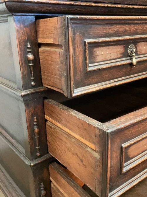 A LATE 17TH CENTRURY OAK CHEST DATING FROM THE CHARLES II PERIOD - ADDITIONAL PHOTO 2