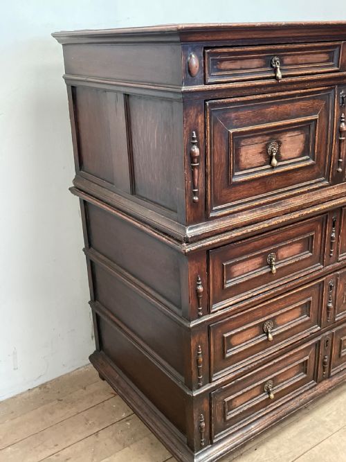 A LATE 17TH CENTRURY OAK CHEST DATING FROM THE CHARLES II PERIOD - ADDITIONAL PHOTO 4