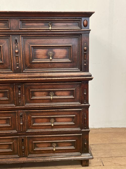 A LATE 17TH CENTRURY OAK CHEST DATING FROM THE CHARLES II PERIOD - ADDITIONAL PHOTO 9