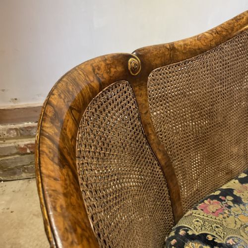 A SUPERB 1920S BURR WALNUT BERGERE SOFA - ADDITIONAL PHOTO 5
