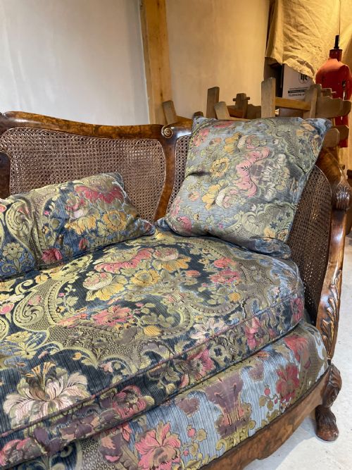 A SUPERB 1920S BURR WALNUT BERGERE SOFA - ADDITIONAL PHOTO 12