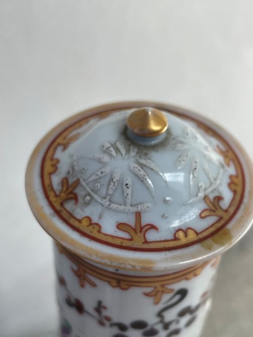 A PAIR OF SAMSON OF PARIS ARMORIAL BOTTLE VASES IN FAMILLE ROSE PALLETTE - ADDITIONAL PHOTO 5