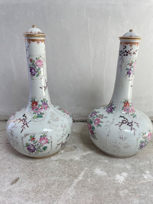 A PAIR OF SAMSON OF PARIS ARMORIAL BOTTLE VASES IN FAMILLE ROSE PALLETTE - ADDITIONAL PHOTO 4