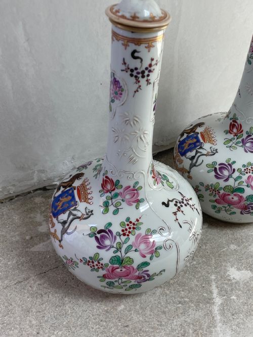 A PAIR OF SAMSON OF PARIS ARMORIAL BOTTLE VASES IN FAMILLE ROSE PALLETTE - ADDITIONAL PHOTO 7