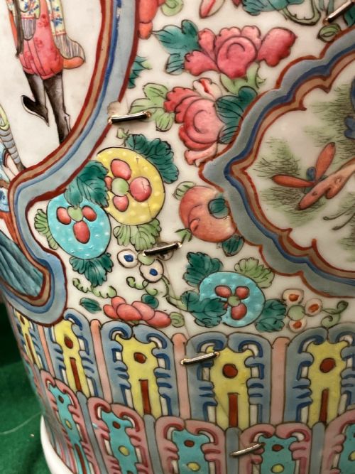 A LARGE IMPRESSIVE PAIR OF CHINESE FAMILLE ROSE VASES - ADDITIONAL PHOTO 6