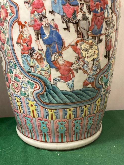 A LARGE IMPRESSIVE PAIR OF CHINESE FAMILLE ROSE VASES - ADDITIONAL PHOTO 4