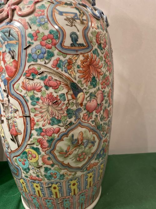 A LARGE IMPRESSIVE PAIR OF CHINESE FAMILLE ROSE VASES - ADDITIONAL PHOTO 7