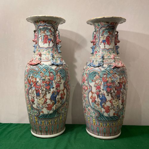 A LARGE IMPRESSIVE PAIR OF CHINESE FAMILLE ROSE VASES - ADDITIONAL PHOTO 3
