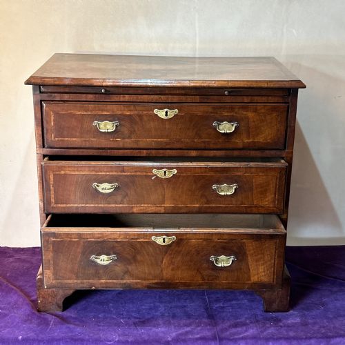 SMALL 18THC WALNUT BACHELORS CHEST - ADDITIONAL PHOTO 11