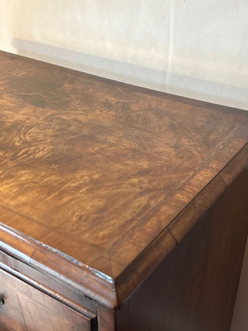 SMALL 18THC WALNUT BACHELORS CHEST - ADDITIONAL PHOTO 6
