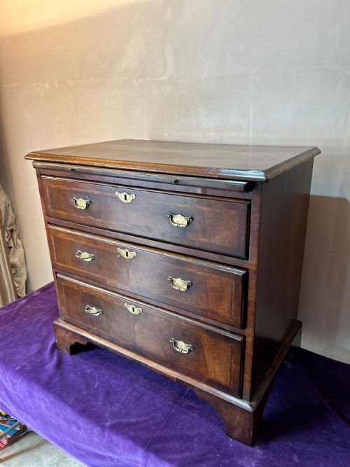 SMALL 18THC WALNUT BACHELORS CHEST - ADDITIONAL PHOTO 7