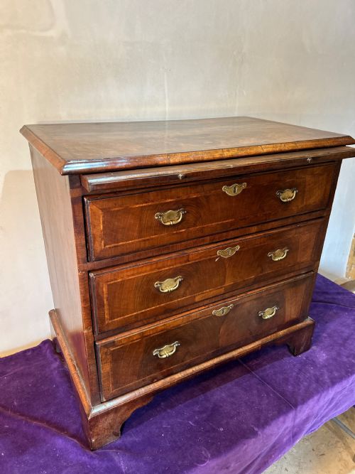 SMALL 18THC WALNUT BACHELORS CHEST - ADDITIONAL PHOTO 9
