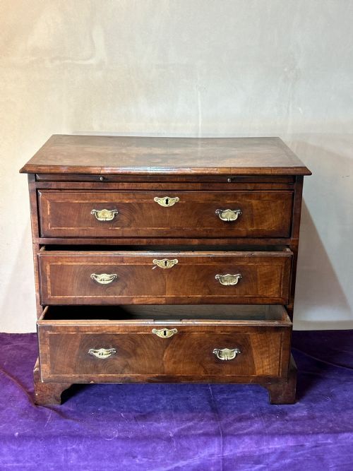 SMALL 18THC WALNUT BACHELORS CHEST - ADDITIONAL PHOTO 12
