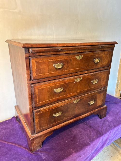 SMALL 18THC WALNUT BACHELORS CHEST - ADDITIONAL PHOTO 13