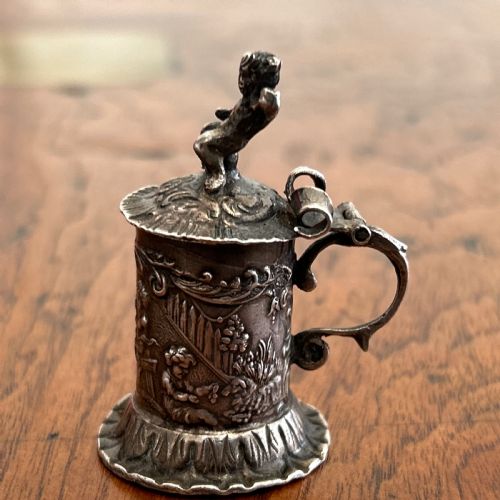SMALL CONTINENTAL SILVER TANKARD DECORATED WITH CHERUBS HANAU LATE 19TH C - ADDITIONAL PHOTO 12