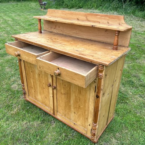 AN EARLY 19TH C PINE CHIFFONIER SIDEBOARD - ADDITIONAL PHOTO 1