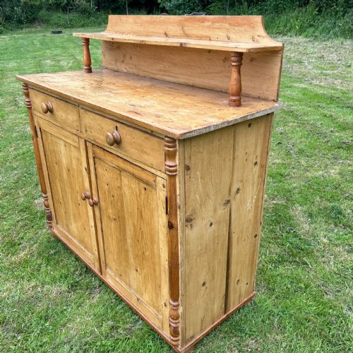 AN EARLY 19TH C PINE CHIFFONIER SIDEBOARD - ADDITIONAL PHOTO 2