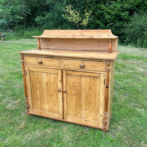 AN EARLY 19TH C PINE CHIFFONIER SIDEBOARD - ADDITIONAL PHOTO 3