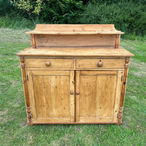 AN EARLY 19TH C PINE CHIFFONIER SIDEBOARD - ADDITIONAL PHOTO 4
