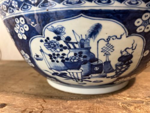 LARGE 19THC CHINESE BLUE WHITE BOWL DECORATED IN THE ANTIQUES PATTERN - ADDITIONAL PHOTO 7