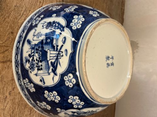 LARGE 19THC CHINESE BLUE WHITE BOWL DECORATED IN THE ANTIQUES PATTERN - ADDITIONAL PHOTO 8