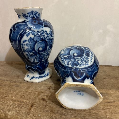 PAIR OF 18THC DELFT VASE FROM THE DE KLAUUW FACTORY - ADDITIONAL PHOTO 11