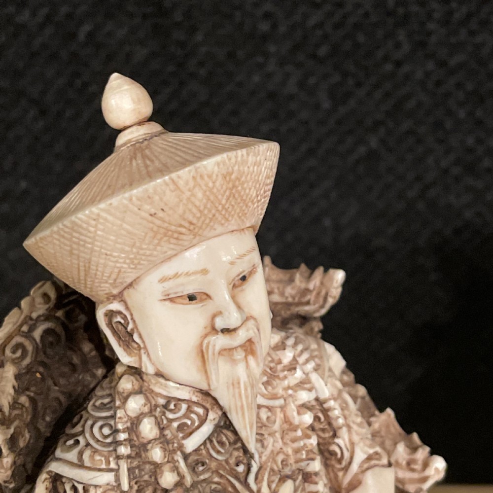 A finely carved pair of Chinese Ancestral figures C1900 View VIII