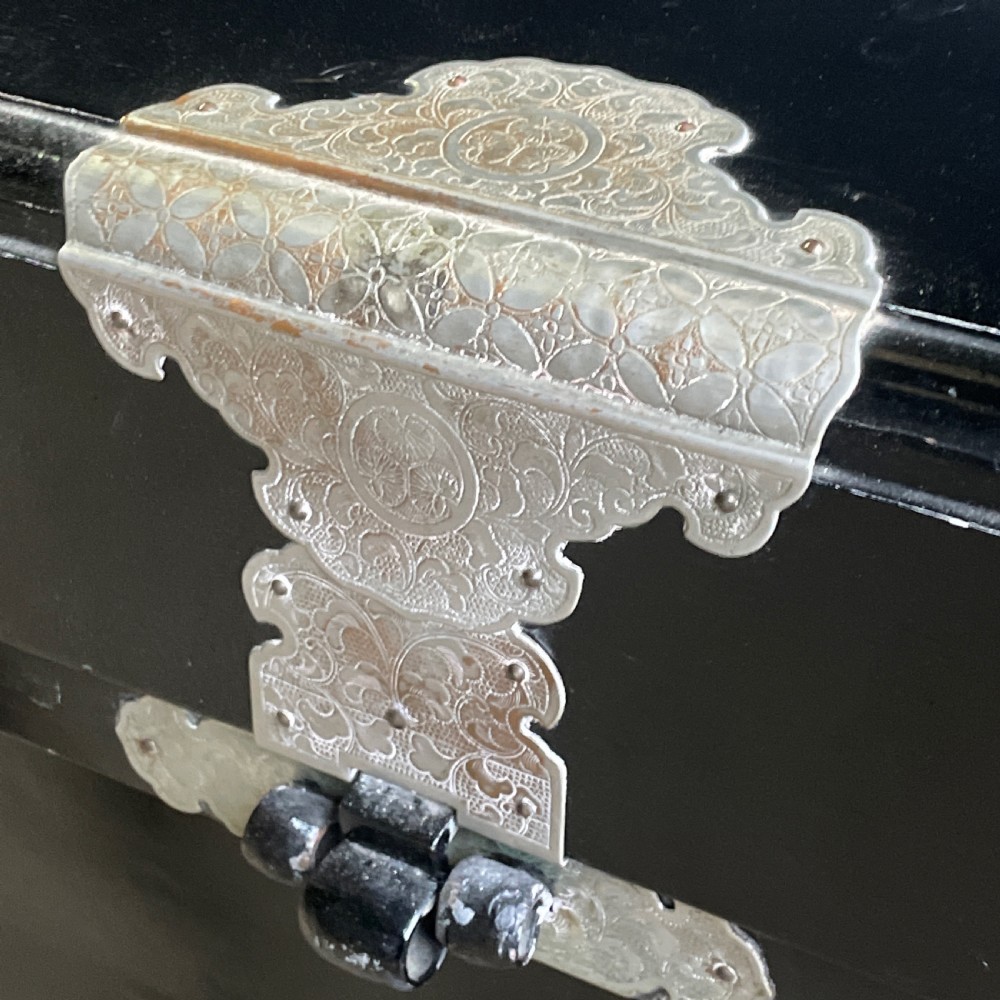 Rare Japanese lacquer Trunk Nagamochi View IX