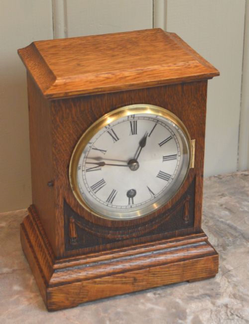 fig 1. Edwardian Oak Mantel Clock (Gremany, c. 1910)